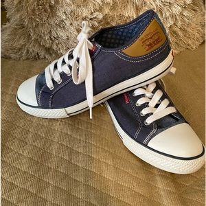 Levis cute laceup tennis. Size 8 1/2. Blue denim
